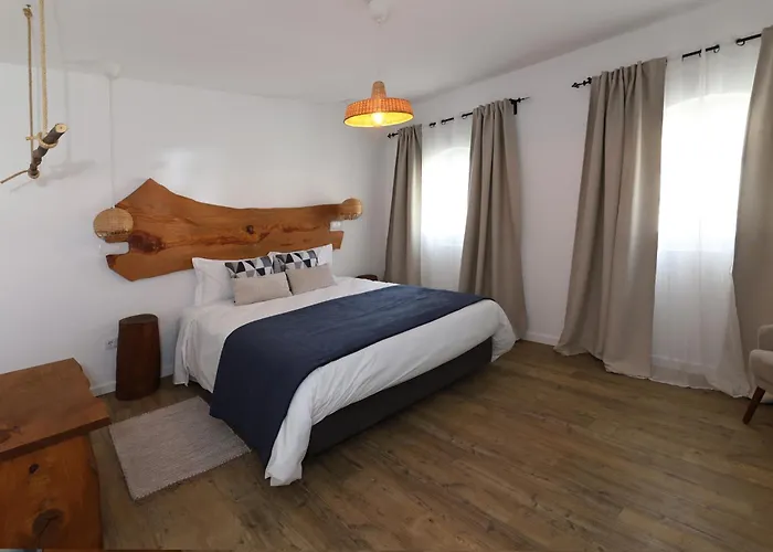 Bed & Breakfast Cangalho Premium Azueira