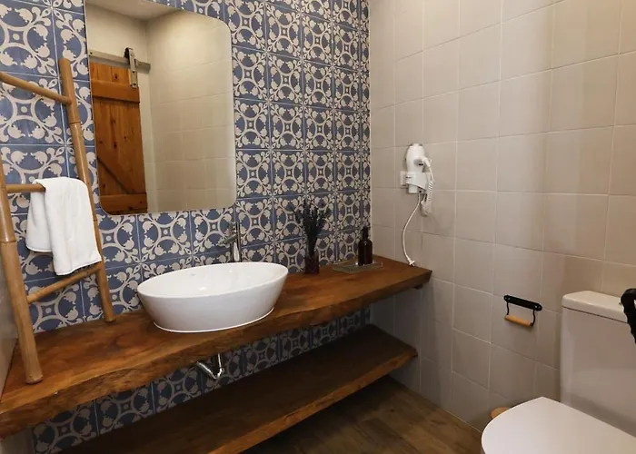 Cangalho Premium Bed & Breakfast Azueira